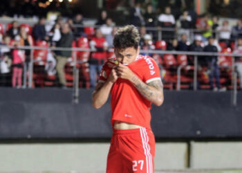 São Paulo perde para o Internacional, vê Libertadores mais distante e aprofunda crise no Morumbi