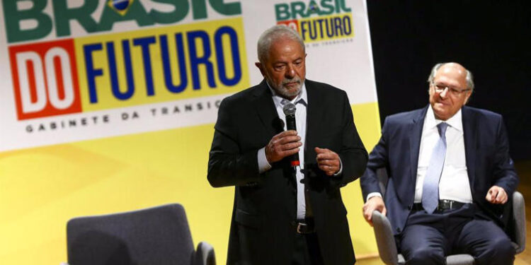 O TSE vê «irregularidade grave» no facto de Lula não ter notificado uma doação de 120.000 euros dentro do prazo