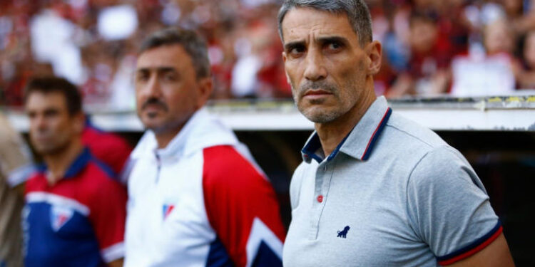 Recusado por Vojvoda, Vasco não perde tempo e abre negociações com outro treinador do futebol brasileiro