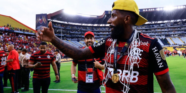 3 anos de contrato e salário de R$ 600 mil mensais: Rodinei recebe proposta oficial de gigante brasileiro