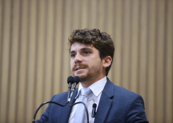 Breno Garibalde reforça importância das ligações individuais de esgoto no Recanto da Paz