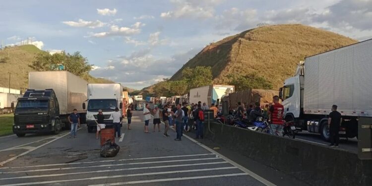 CNT se posiciona contra a paralisação dos caminhoneiros