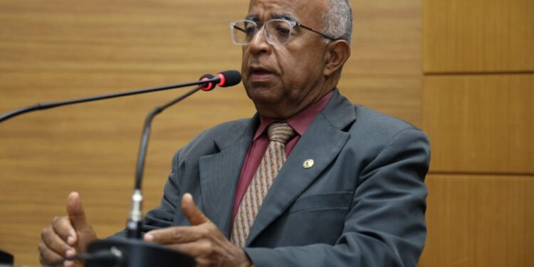 Deputado reclama não-redução de preços de gás e combustíveis em SE