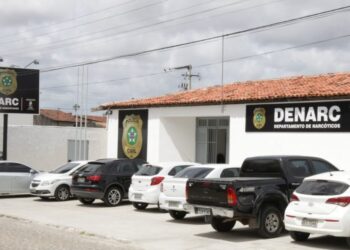Denarc prende suspeito de tráfico de drogas no bairro Farolândia