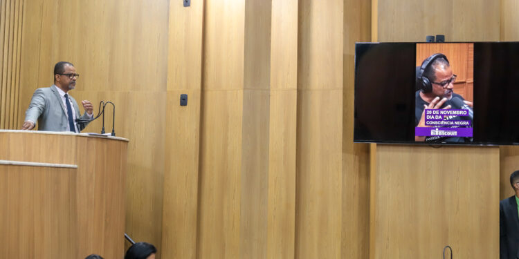 “A população negra é a mais atingida por problemas sociais diversos”, destaca Professor Bittencourt