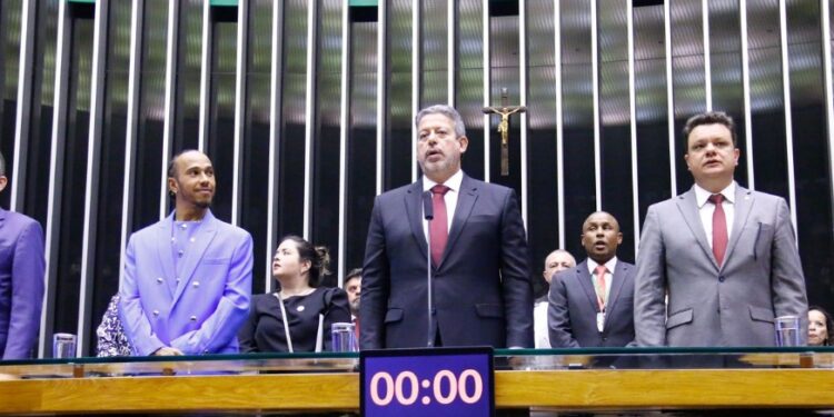 Lewis Hamilton recebe título de Cidadão Honorário Brasileiro