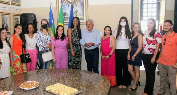 Prefeitura de Estância dá posse a mais 12 servidores aprovados no concurso de 2021