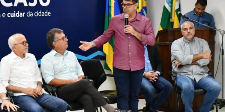 Laércio destaca a importância do Natal Iluminado para o comércio e turismo