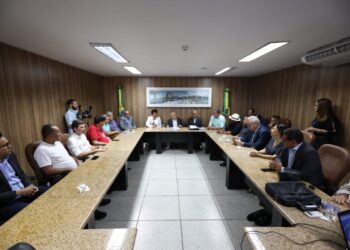 Luciano Bispo dialoga com prefeitos sobre o Plano de Desenvolvimento Costeiro