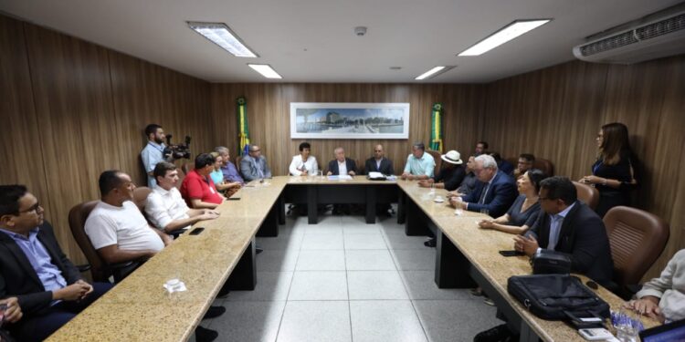 Luciano Bispo dialoga com prefeitos sobre o Plano de Desenvolvimento Costeiro
