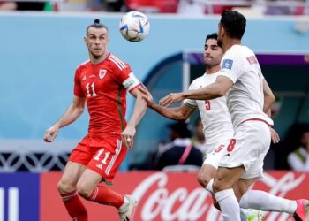 Irã pressiona, marca no fim e derruba o País de Gales