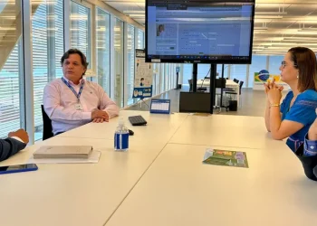 Katarina Feitoza está em Brasília, visita CNM e conhece seu gabinete. Vai trabalhar com transparência