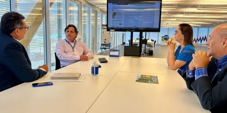 Katarina Feitoza está em Brasília, visita CNM e conhece seu gabinete. Vai trabalhar com transparência