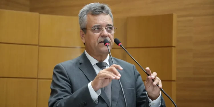 Pimentel destaca sanção de Lei que torna obrigatória presença de fisioterapeuta nas UTIs