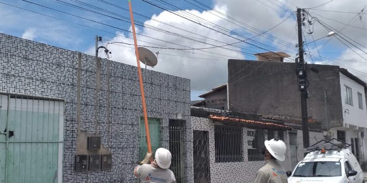 Energisa alerta sobre os riscos de empinar pipas próximo à rede elétrica