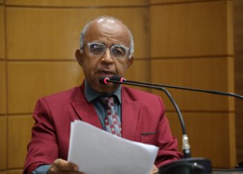 Daniel Fortes observa descumprimento de leis estaduais