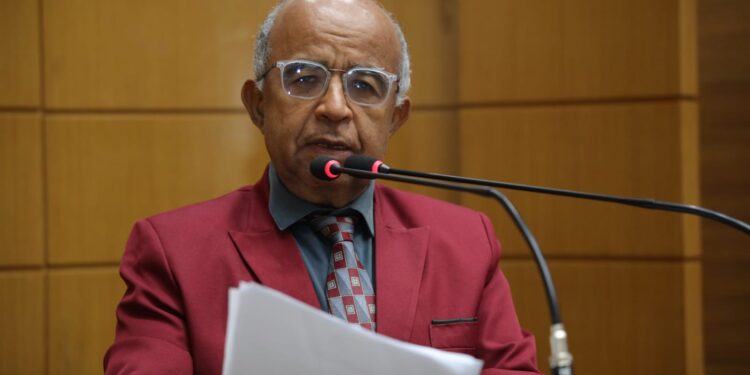 Daniel Fortes observa descumprimento de leis estaduais