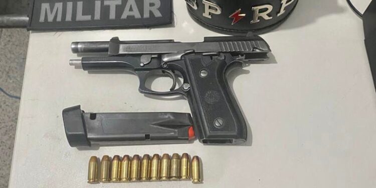 PM flagra homem com pistola calibre .40 durante rondas no Lamarão