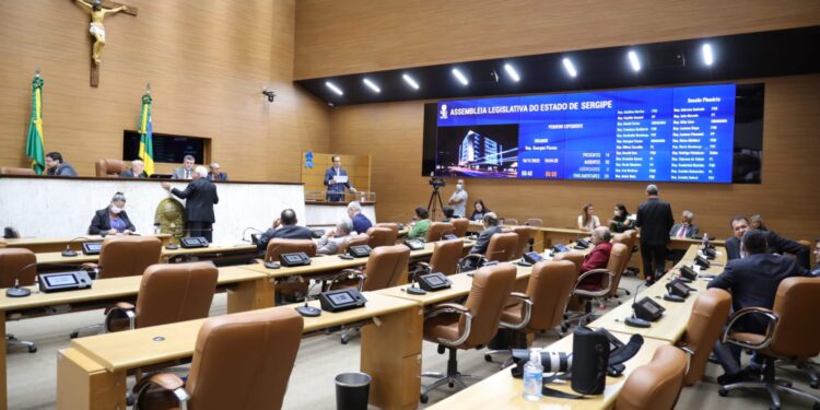 Deputados autorizam doações e vendas de imóveis do Governo