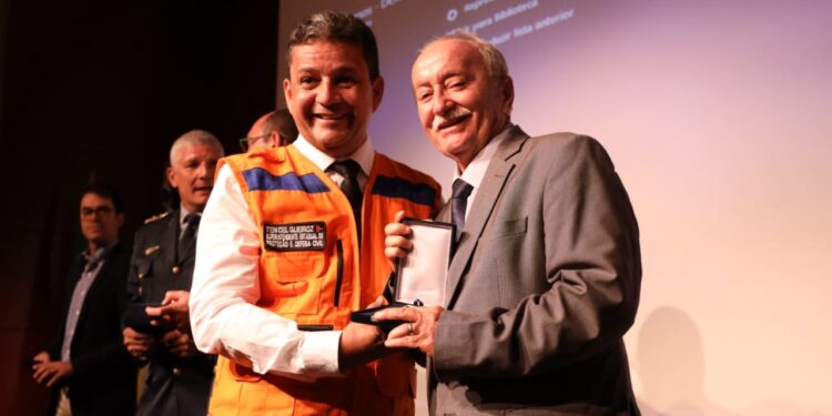 Presidente Luciano Bispo recebe homenagem nos 50 anos da Defesa Civil