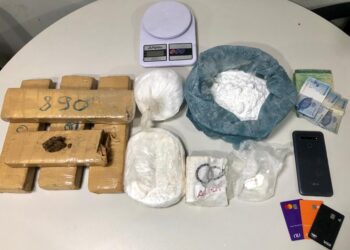 Polícia Civil apreende drogas e prensa hidráulica em Itabaiana