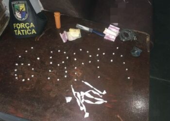 Polícia Militar prende casal suspeito de tráfico de drogas em Umbaúba