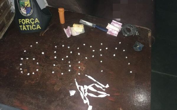Polícia Militar prende casal suspeito de tráfico de drogas em Umbaúba