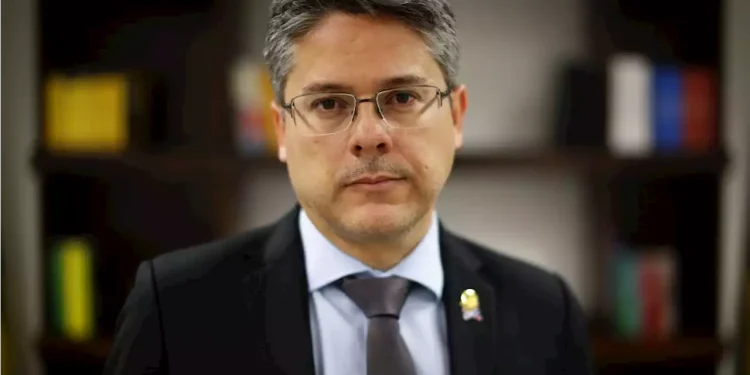 Senador Alessandro Vieira apresenta proposta alternativa à PEC da Transição com limite de R$ 70 bi para gasto fora do teto