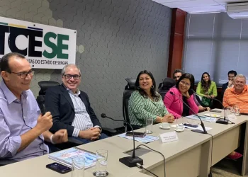 Vice-governador eleito, Zezinho Sobral e Comissão de Transição acompanham estudo do TCE sobre Rede Hospitalar de Saúde