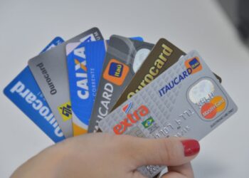 Pagamentos com cartões movimentam R$ 827 bilhões no 3º trimestre