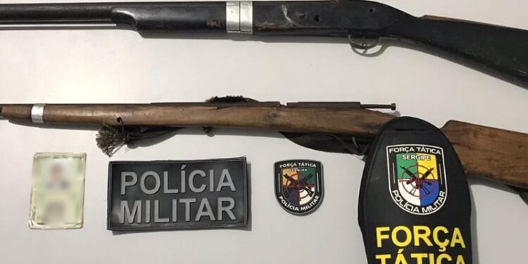 PM cumpre mandado de prisão e apreende espingardas em Canindé de São Francisco