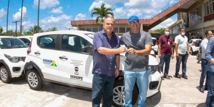 Belivaldo entrega veículos à Emdagro e diz que o edital para o concurso do órgão deverá ser publicado em dezembro