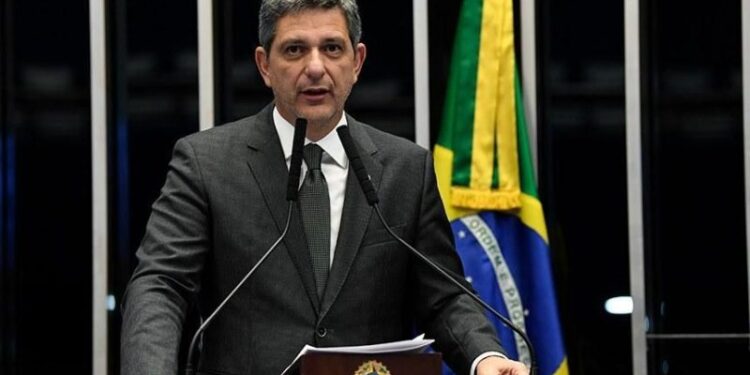 Rogério Carvalho questiona falta de cronograma nacional de vacinação contra a Covid-19