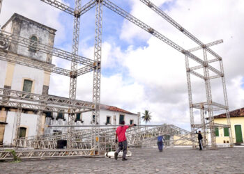 Estruturas dos palcos do 37º FASC começam a ser montadas