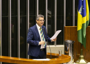 Marcio Macedo apresenta proposta que impede usurpação de símbolos nacionais