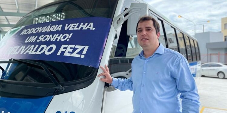 Sávio celebra inauguração de reforma do terminal Luiz Garcia, em Aracaju