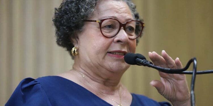 Professora Ângela Melo propõe cancelamento do título de cidadania aracajuana do ministro da Saúde