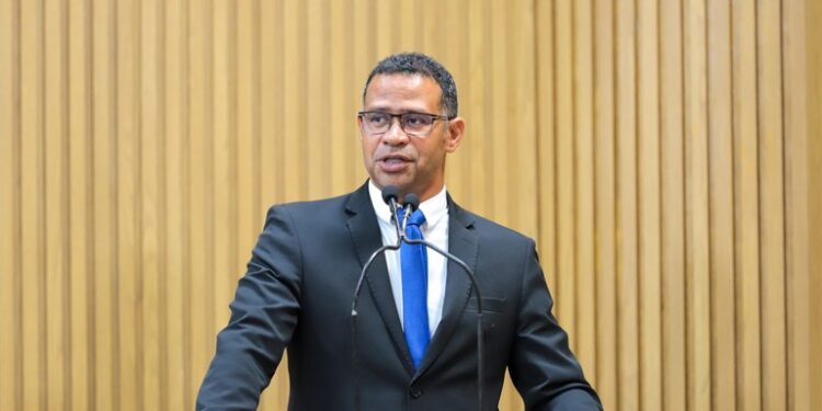 Byron celebra chegada de obras no Recanto da Paz