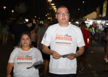 Eduardo Lima faz campanha de conscientização no Pré-Caju contra o abuso infantil