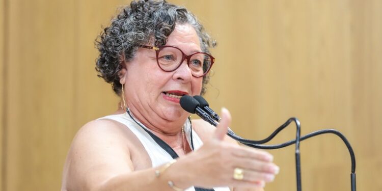 Professora Ângela Melo denuncia descaso da Prefeitura de Aracaju com Unidades Básicas de Saúde