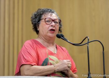 Ângela Melo repudia ação movida por Edvaldo Nogueira contra piso do magistério e de agentes de saúde