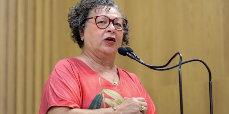 Ângela Melo repudia ação movida por Edvaldo Nogueira contra piso do magistério e de agentes de saúde