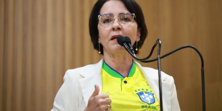 Emília ressalta importância da Lei em combate à violência contra às mulheres