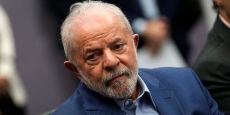 Equipe da transição deve sugerir a Lula que revogue programa de escolas cívico-militares