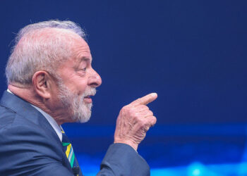 Lula participa de reuniões em Brasília pela primeira vez depois de eleito