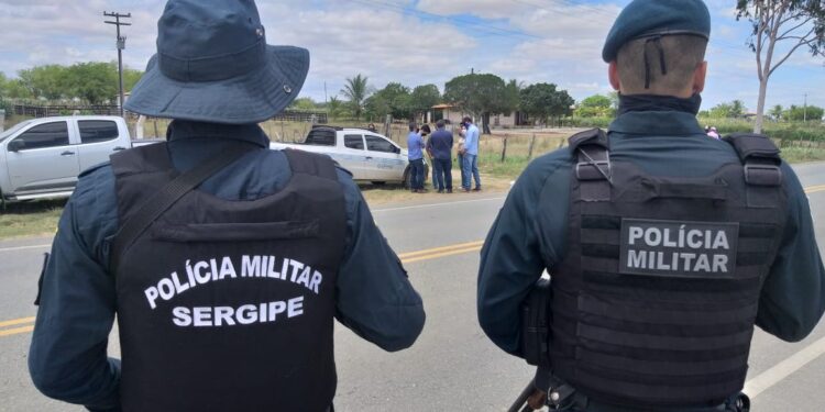 Polícia Militar recupera veículo roubado em Canindé