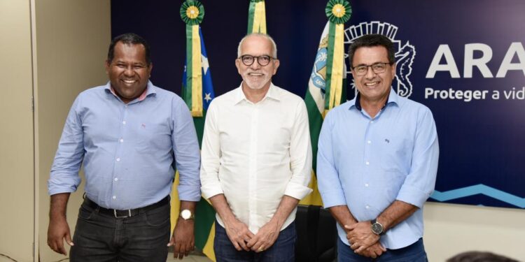 Prefeito empossa Luiz Roberto como presidente da Emsurb e Evandro Galdino como secretário de Governo