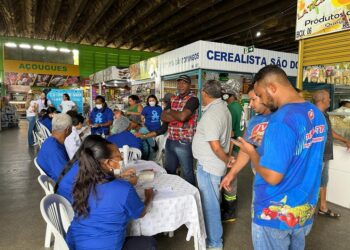 Prefeitura de Aracaju realiza atendimentos em ação preventiva voltada à saúde do homem, no bairro Getúlio Vargas