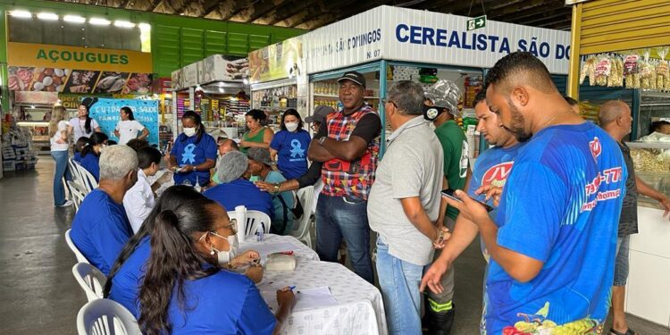 Prefeitura de Aracaju realiza atendimentos em ação preventiva voltada à saúde do homem, no bairro Getúlio Vargas