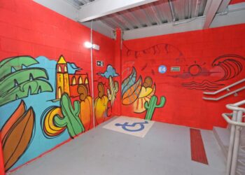 Alunos de escola municipal participam de vivência artística e expõem em shoppings da capital